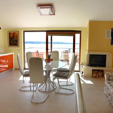 Apartma Miraflores *