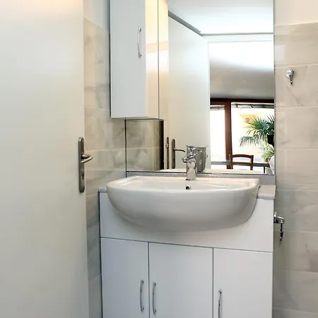 Miraflores Apartman *