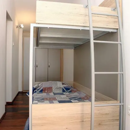 Apartma Miraflores *